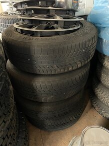 Pneu 215/65 R17 - zimní - 2