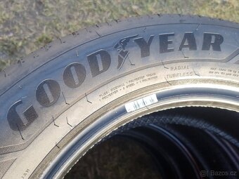 Nové letní pneu Goodyear EfficientGrip 215/60/17 - 2