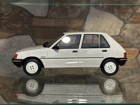 Peugeot 205 Junior bílá - 2