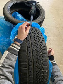 Pneu 235/45 R20 - 2