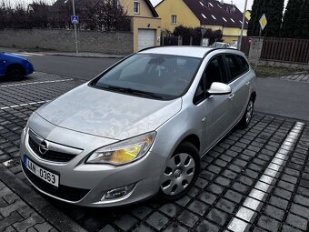 Astra J Sports Tourer 1.7D rok 2011 najezd 230tis km - 2