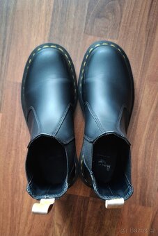 Prodám dámské boty Dr. Martens Chelsea, černá - 2