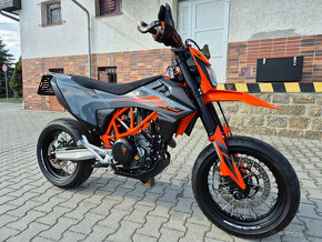 Prodám KTM 690 SMC R , r. v. 2021, ABS, TC, MTC, 6045km - 2