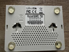 MIKROTIK • RB750 • MikroTik RouterBOARD + zdroj 12V, 1A - 2