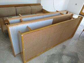 Staré postele a gauč - 2