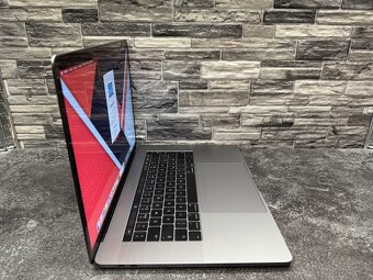 CTO MacBook Pro 15" 2017 i7 / 16GB / 500GB / Pro 560 - 2