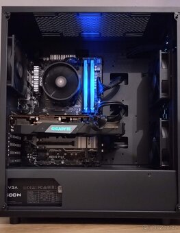 Herní PC s Ryzen 3600, RX 5700 XT a 24" 1080p monitorem - 2