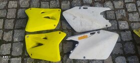 Prodám sadu plastů Suzuki RM250 - 2