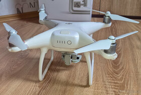 Prodám dron DJI Phantom 4 + příslušenství - 2
