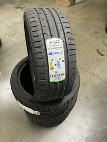 Letní pneu Nokian 225/40 R18 - 2