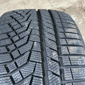 NOVÉ Zimní pneu 235/45 R17 97V Sailun - 2