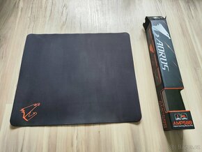 Podložka pod myš GIGABYTE AORUS AMP500, voděodolná, TOP STAV - 2