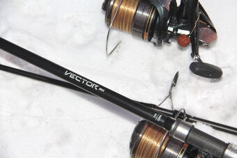 2 x prut Vector Carp MK2 3,60m 3,5lb + 2 x SHIMANO XTB 8000 - 2