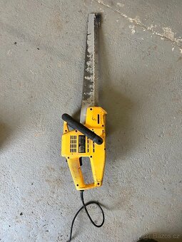 Stavební pila DeWalt Aligator DW393 - 2