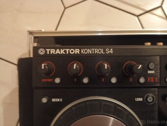 Dj pult traktor mk2 S4 - 2