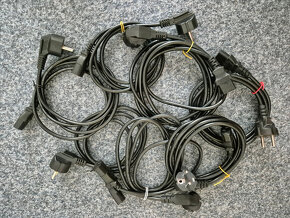 10ks   Napájecí síťový kabel k PC nebo monitoru 1.8m - 2