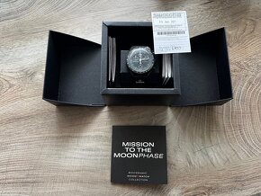 Bioceramic MoonSwatch Misson to the Moonphase Snoopy Black - 2