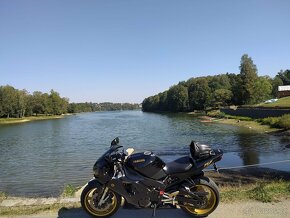 Yamaha R1 - 2