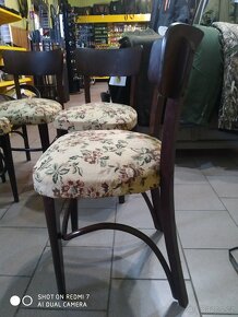 ŽIDLE A STŮL THONET. - 2