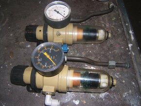 Regulátor tlaku vzduchu a odlučováč - 2