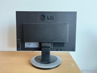 Monitor LG - 2