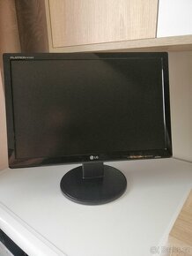 Monitor LG - 2