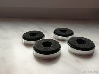 Prodám 4 nožičky k přístroji 41.1cm - 2