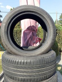 Skoro nové pneumatiky Michelin 215/55 R17 94V - 2