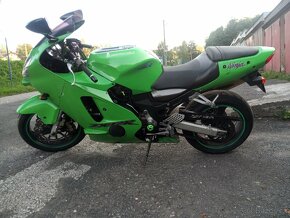 Kawasaki Ninja ZX12R - 2