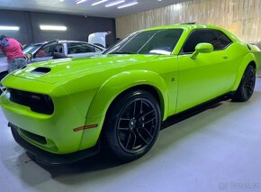 Dodge Challenger SRT 6,4 scat pack - 2