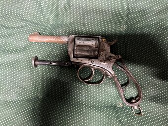 Sedmiranný revolver 9 mm - 2