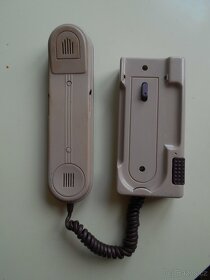 Starší domácí - domovní telefon - 2