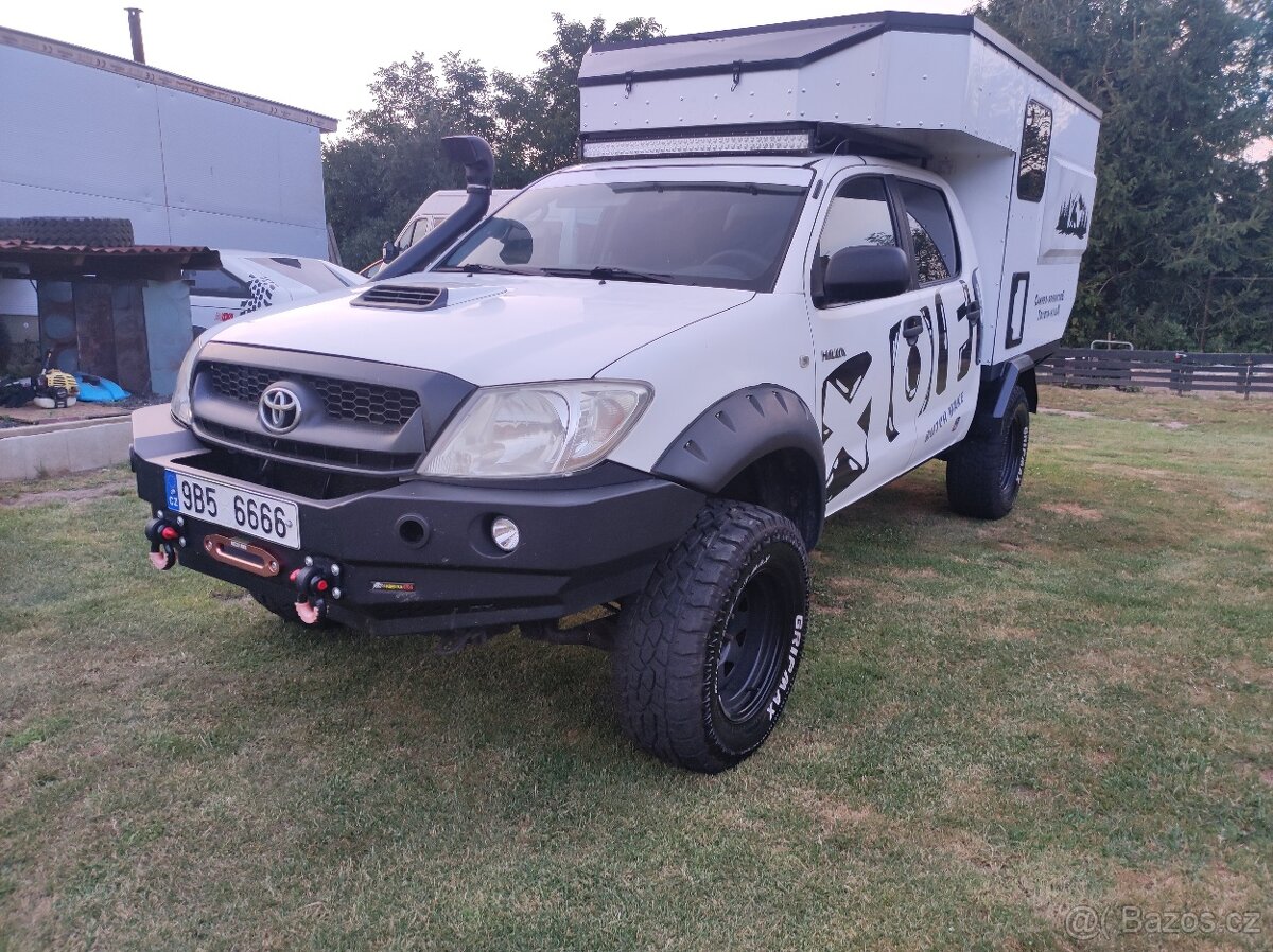 Toyota Hilux camper