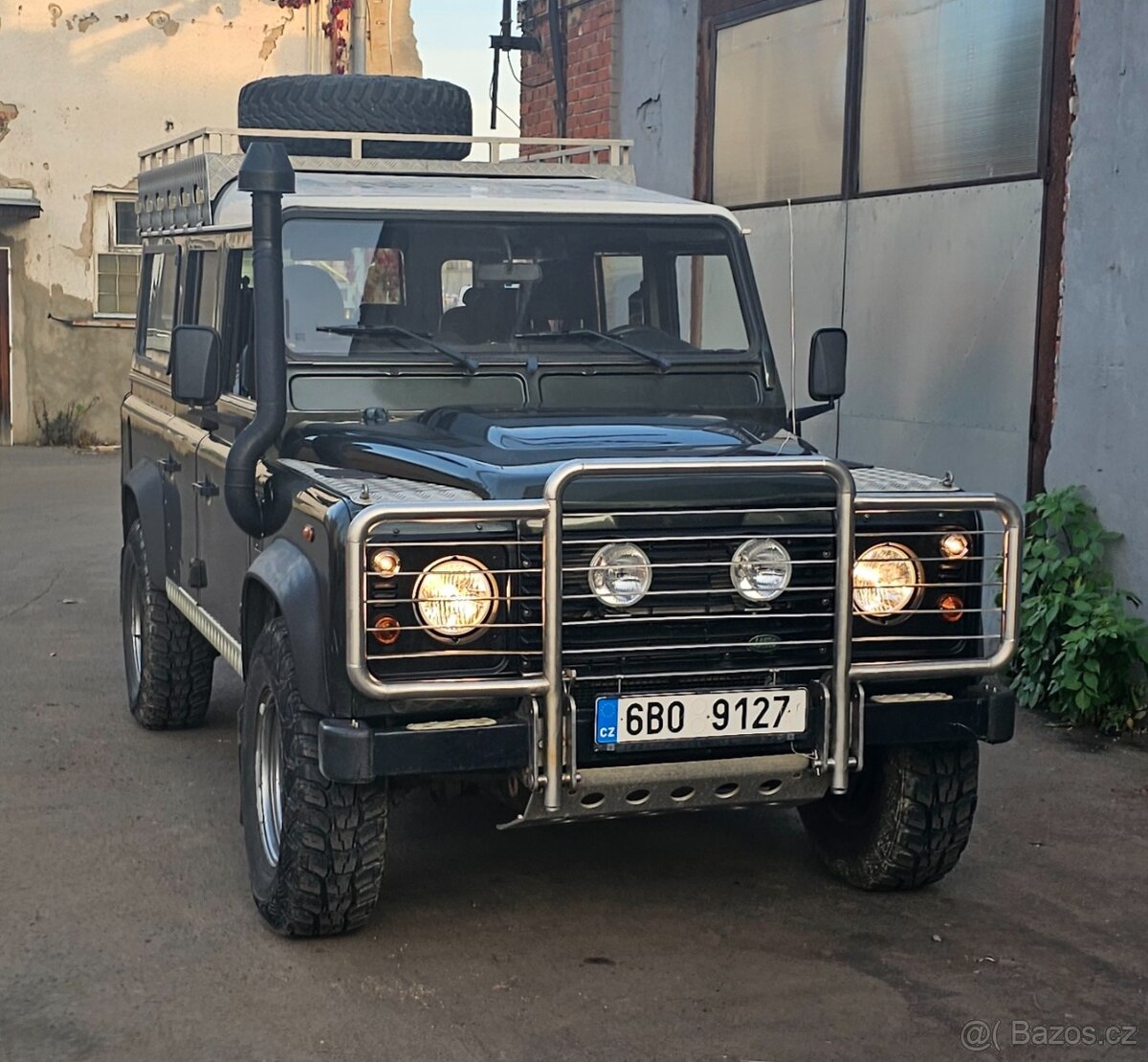 Nerezový, sklopný rám na Land Rover Defender TD4 a TD5