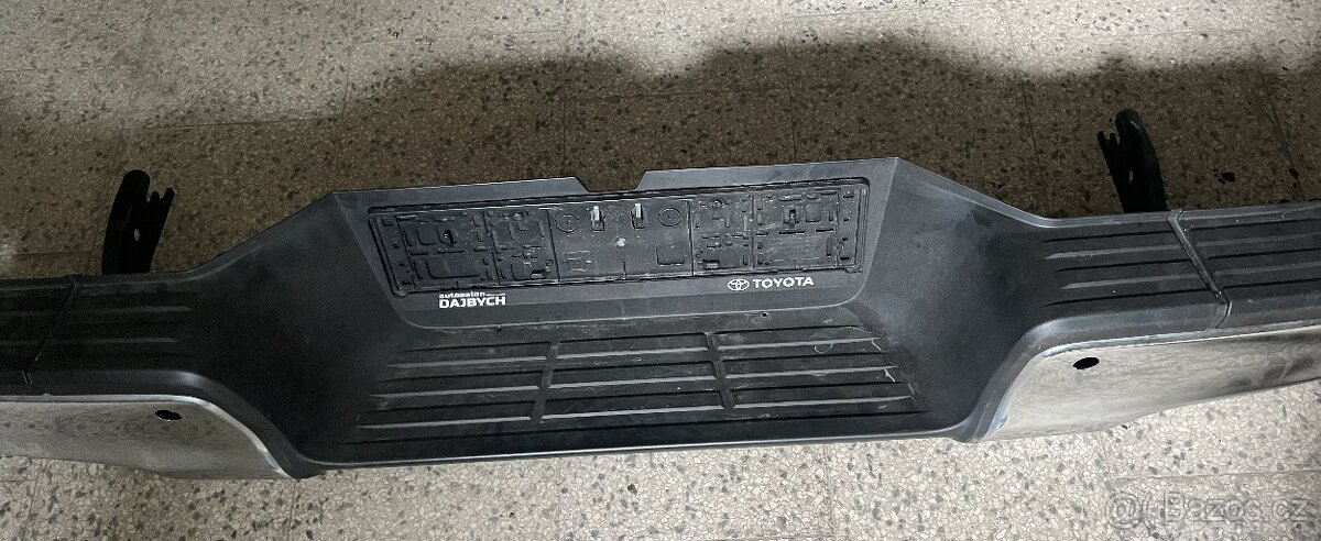 Starší zadní nárazníky Hilux