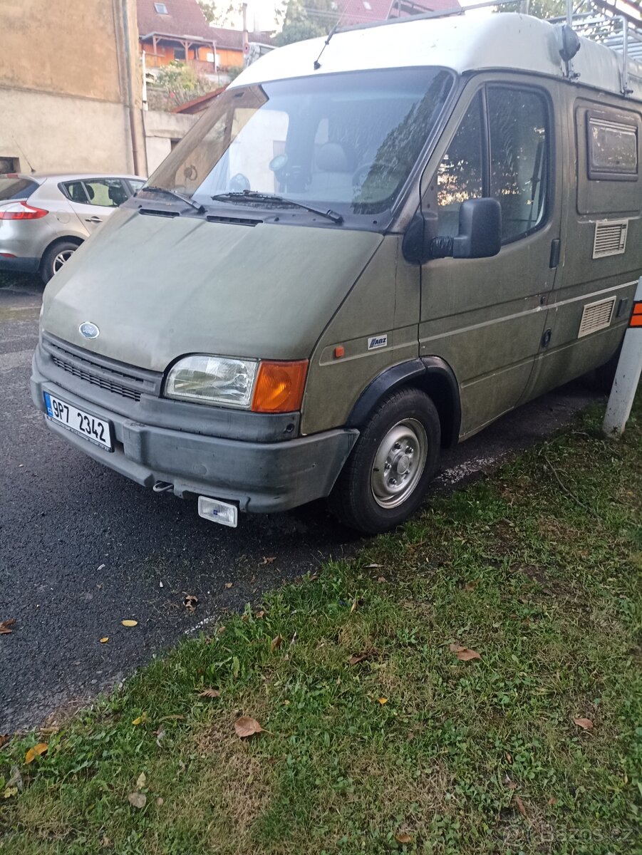 Obytná dodávka Ford Transit