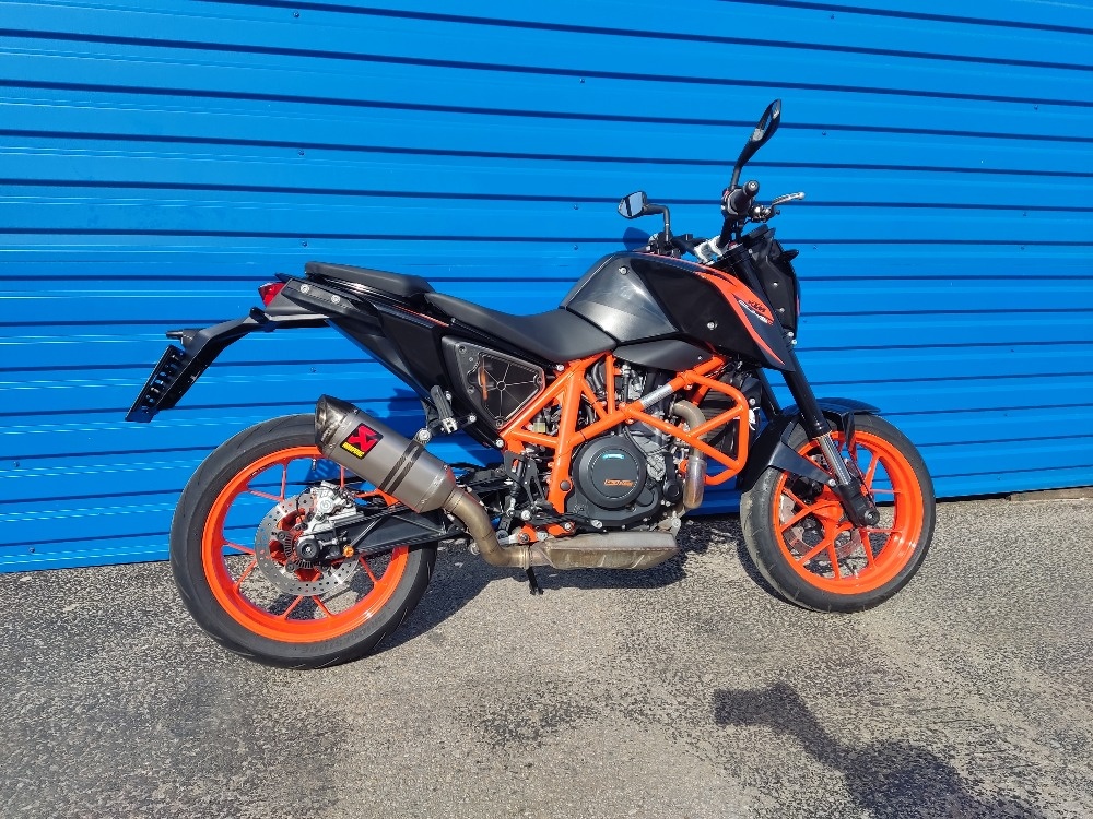 KTM 690 Duke R (2015) krasavec, doplňky, v TP 35kW, po servi