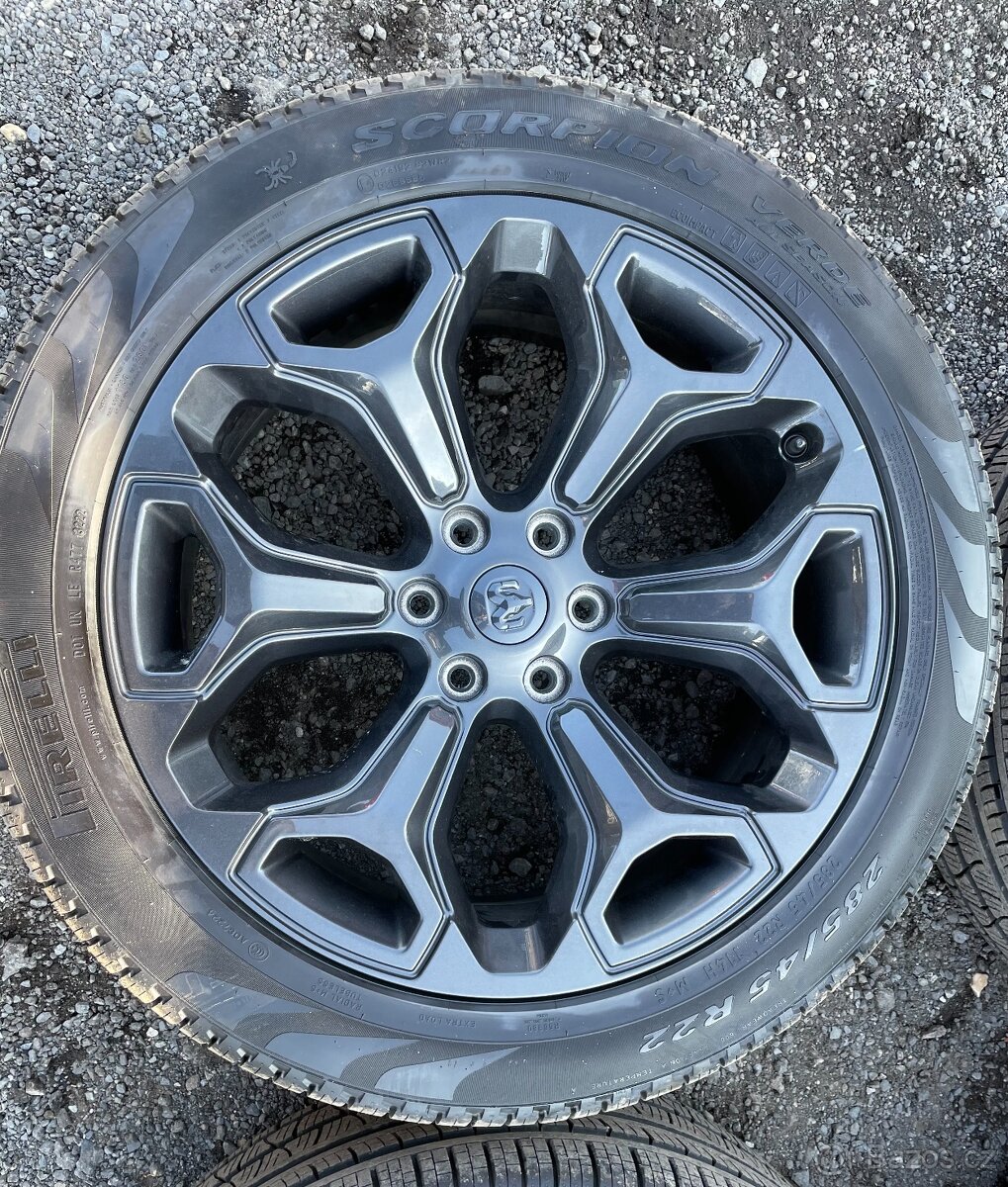 Original kola Dodge RAM 1500 Limited 6x139,7 R22