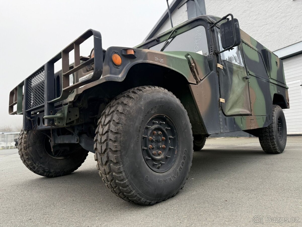 Hummer Humvee