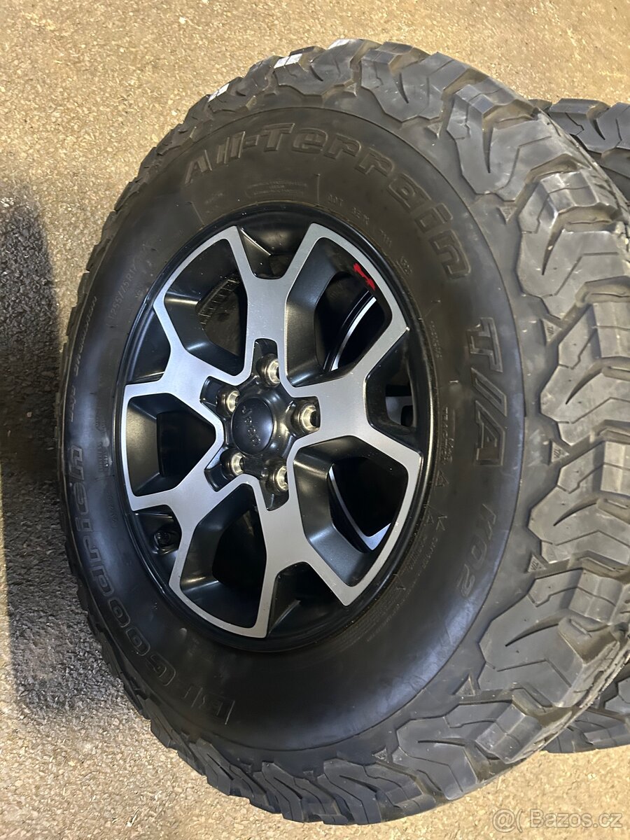 Bf Goodrich All terrain 255/75 r17 Jeep Wrangler