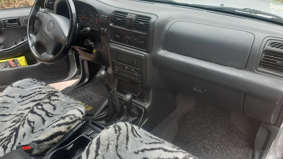 Opel Frontera 2,2i  - 5-ti dvéřová