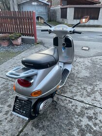 Piaggio Vespa 125 ET4 - 3