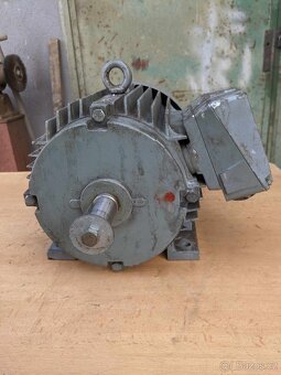 ELEKTROMOTOR MEZ Mohelnice 2,2 kW, 700 RPM - 3