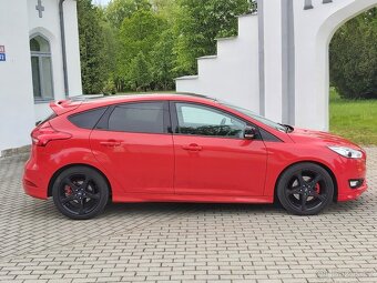 Ford Focus 1.6 EcoBoost, 2016, RED & BLACK, nový v ČR - 3