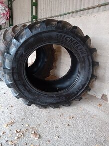 Pneumatiky na traktor MF 900/50 R42 a 710/55 R30 - 3