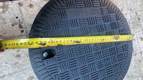 Prodám kanalzační kruhový poklop pr.36cm vnejsi 30,5cm vnitř - 3