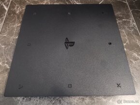 Playstation 4 Pro + 2 nové ovladače - 3