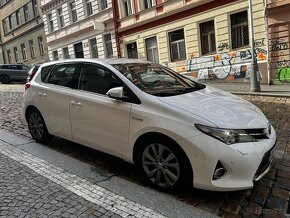 Toyota Auris Hybrid - 3