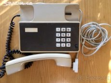 Funkční světlehnědý telefon - 3