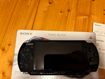 PSP - Playstation Portable 3003 - Slim + hry - Super stav - 3